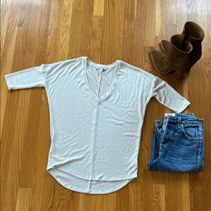 Express One Eleven/ XS, cream thin short sleeve sweater w/ v- neck, long